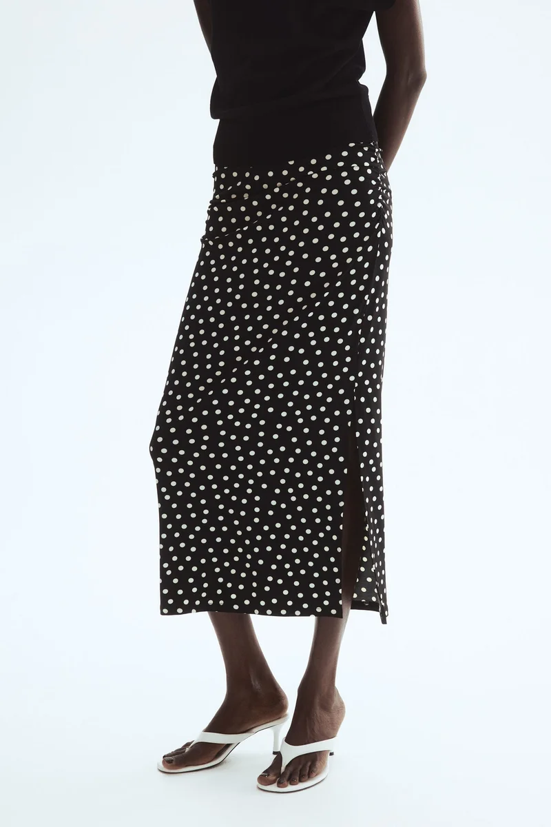 اتش اند ام تنورة ميدي بتصميم منسدل