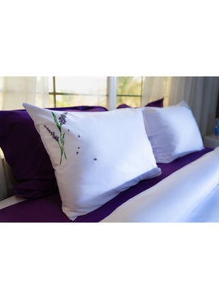 طقم مفروشات لافندر من TM Home – 3 قطع – قطن مصري فاخر 100% بعدد 600 خيط – تطريز ناعم بـ250,000 غرزة بلون بنفسجي راقٍ