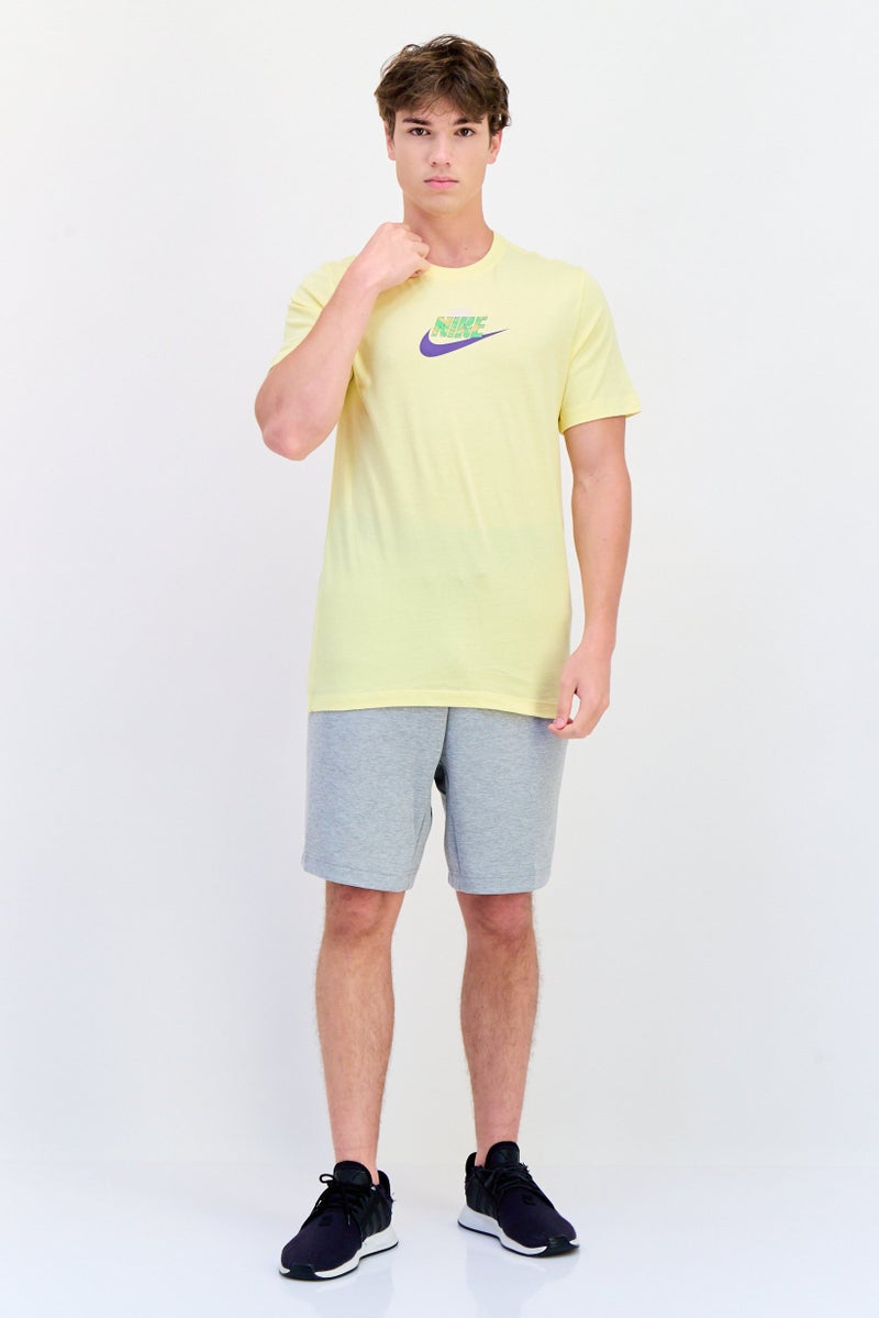 Nike تي شيرت رياضي للرجال بأكمام قصيرة مناسب في الهواء الطلق، أصفر - Image 3