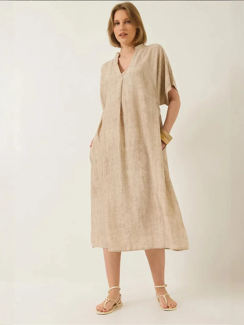 بيانكو لوتشي فستان ماكسي برقبة على شكل حرف  من لوتشي مزين بنقوش وجيوب