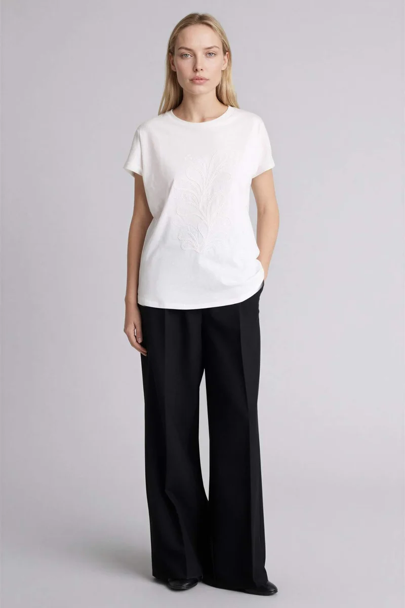 ديفاكتو Crew Neck Embroidered Print Cotton T-Shirt