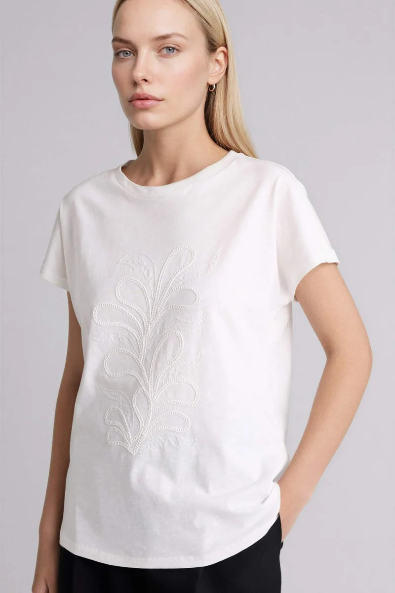 ديفاكتو Crew Neck Embroidered Print Cotton T-Shirt
