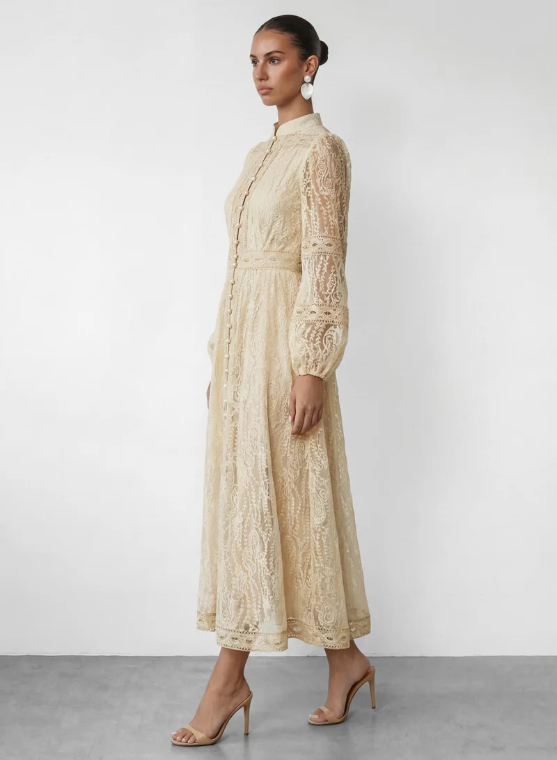 سنفير Attracted To You Beige Lace Stand Collar Lace Maxi Dress