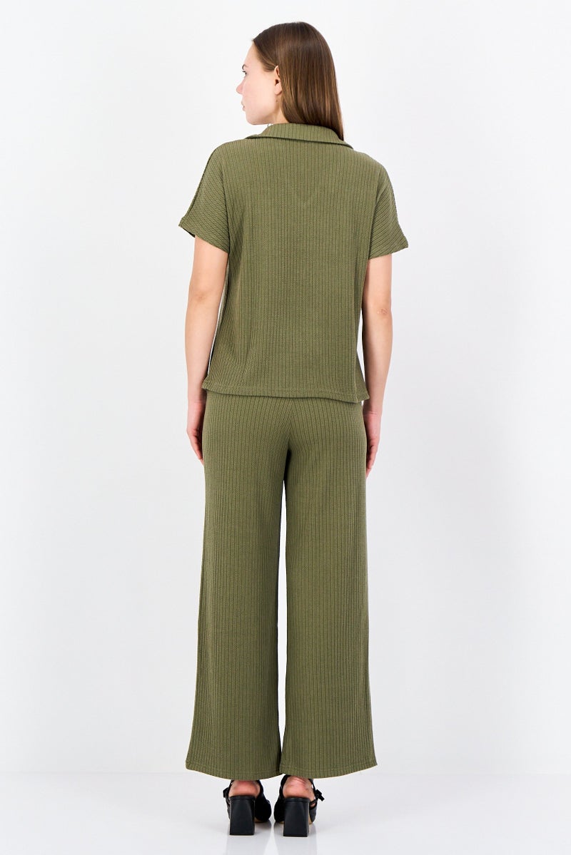 Aeropostale طقم نسائي من قطعتين بأكمام قصيرة وم texture، زيتوني - Image 4