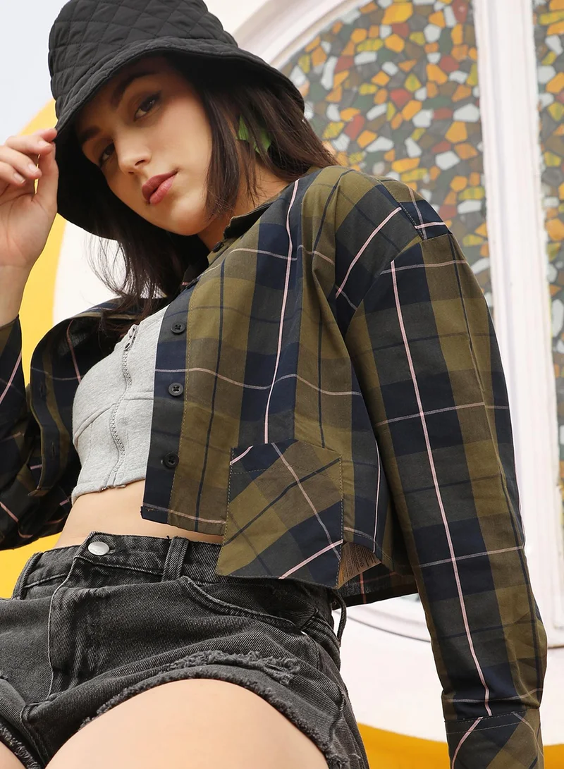 بينيا كولادا قميص نسائي قصير منقوش من قماش الترتان باللونين الأخضر الزيتوني والأزرق الداكن