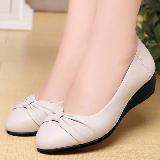 Live Broadcast One-piece Soft Leather Soft Sole Mothers Shoes Flats Wear-resistant Waterproof Bow Work Shoes Micro-business Group Purchase 886m white premium version 