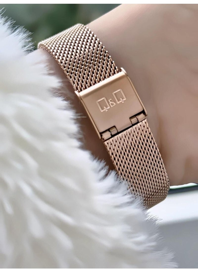 Q&Q Women's Mesh Strap Wristwatch  - Image 3
