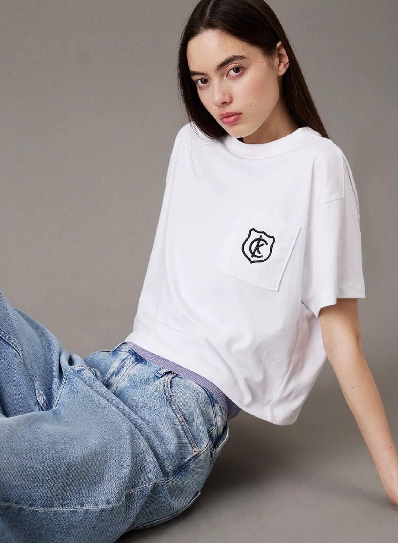 كالفن كلاين جينز تيشرت قصير مزين بشعار درع كلفن كلاين - Image 3