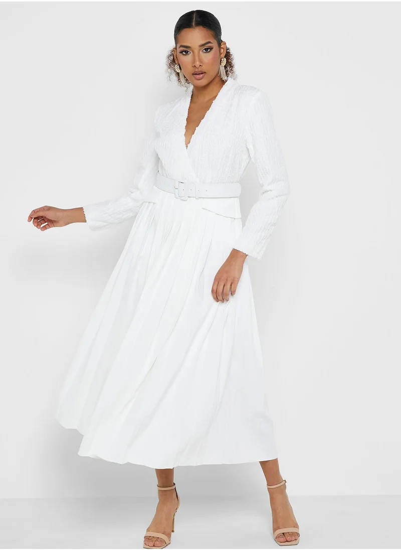 مونتانيا Surplice Neck Pleated Belted Dress