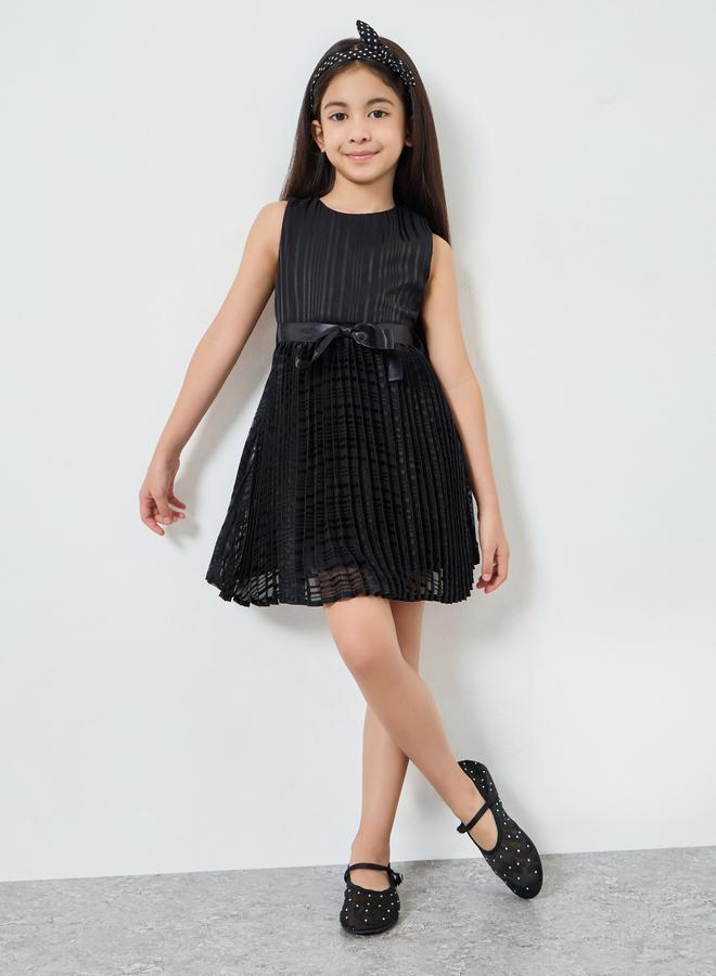 Styli Girls Pleated A-Line Dress with Bow Detail - Image 1