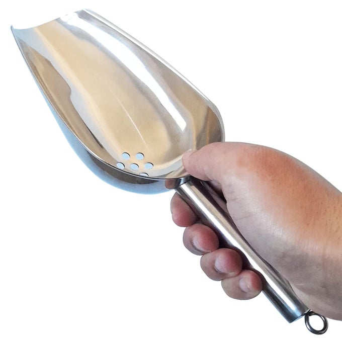 LARGE ICE SCOOP WITH HOLES STAINLESS STEEL ICE SCOOP WITH DRAIN HOLES TO REDUCE UNWANTED DILUTION HEAVY DUTY AND DISHWASHER SAFE SIX OUNCE CAPACITY