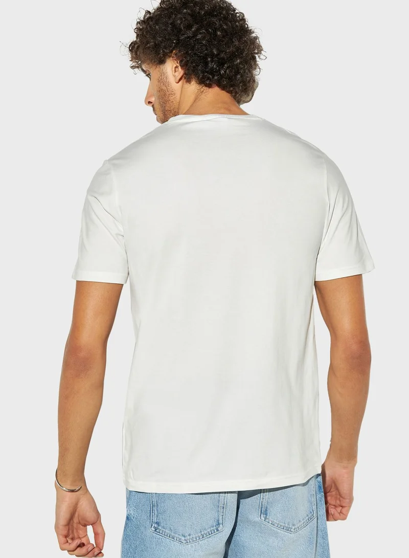 اس بي كاركترز Kamesennin Crew Neck T-Shirt