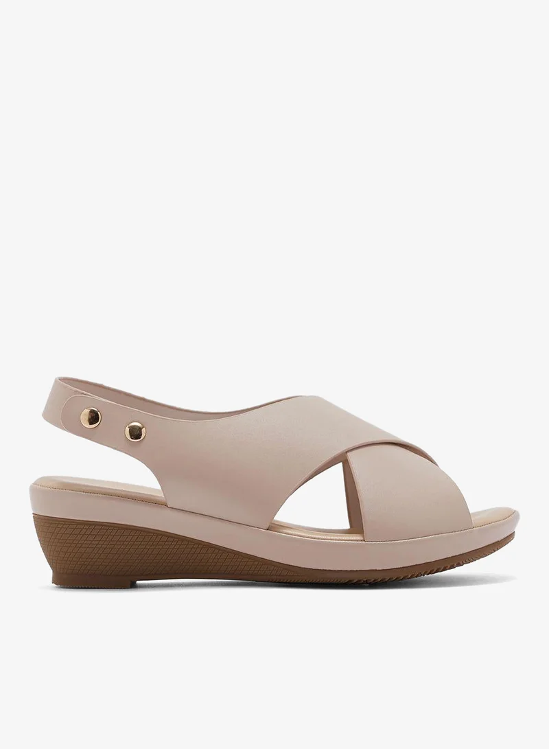 فينتشي صندل بكعب عريض مزود بأحزمة متعددة