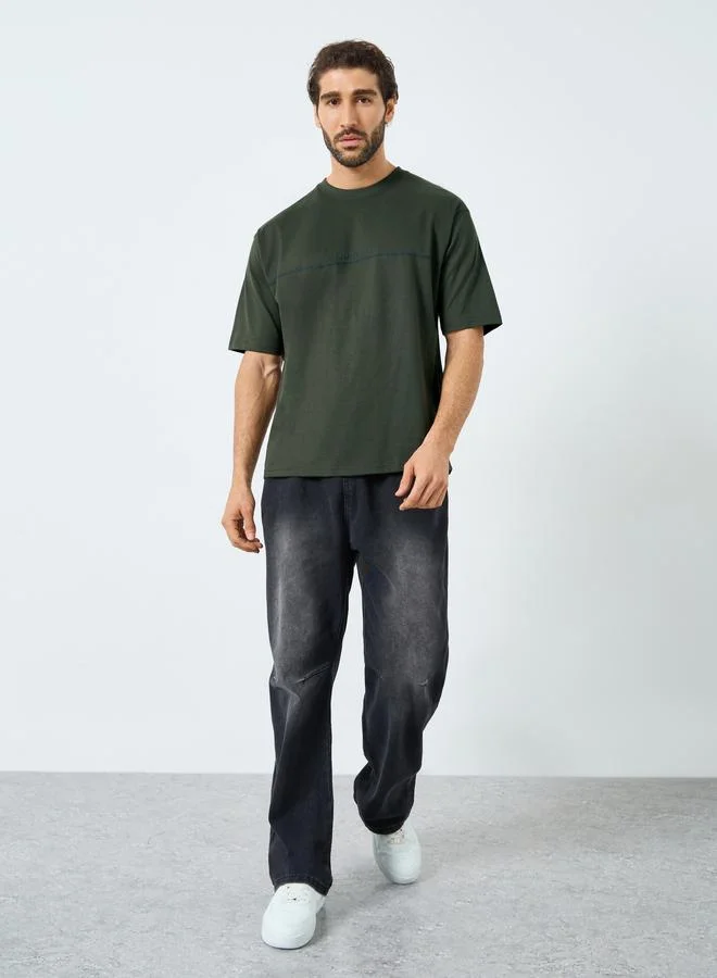 ستايلي تيشيرت واسع بياقة دائرية بلون زيتوني