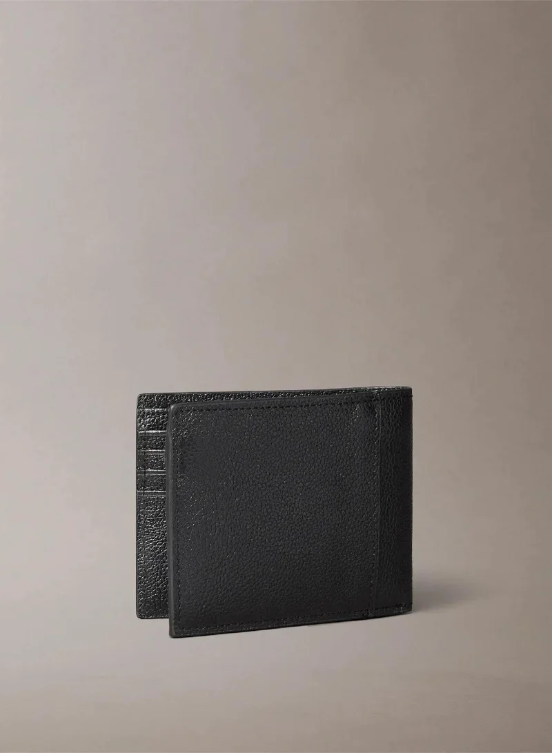 كالفن كلاين محفظة ثنائية الطي من الجلد بتقنية RFID