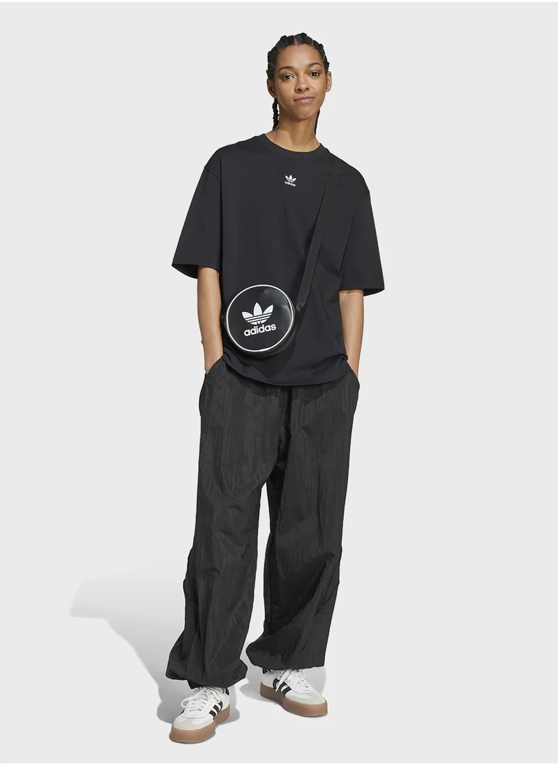اديداس اوريجينالز Essentail Boyfriend T-Shirt