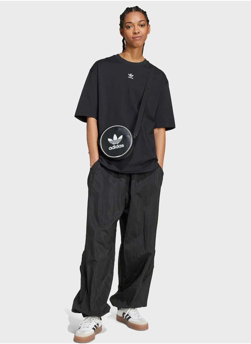 اديداس اوريجينالز Essentail Boyfriend T-Shirt