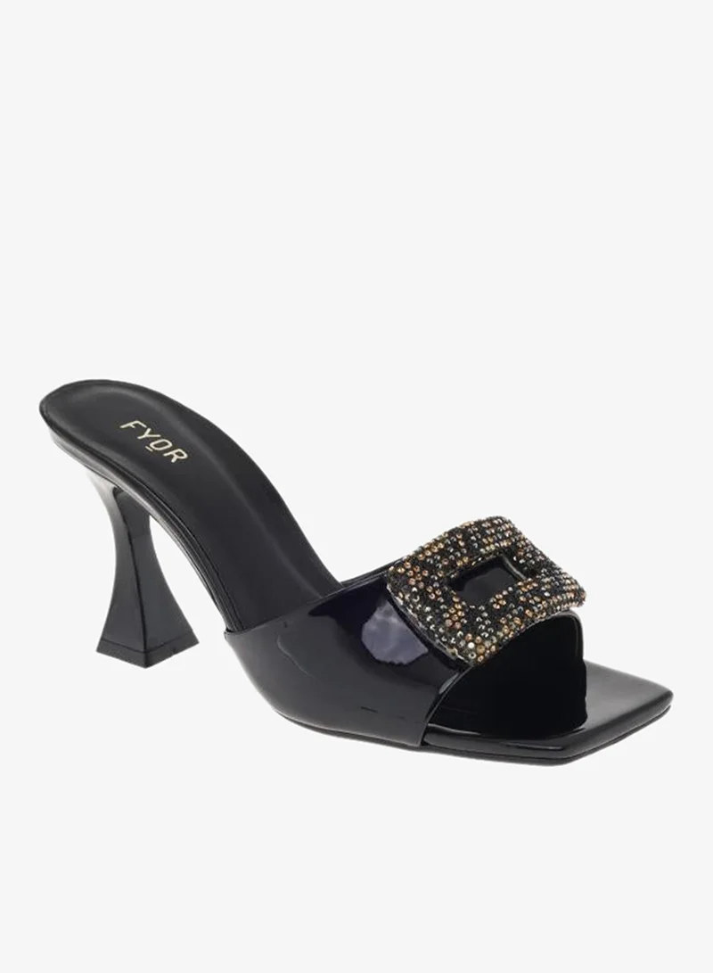 فايور صندل بكعب مزين ببروش