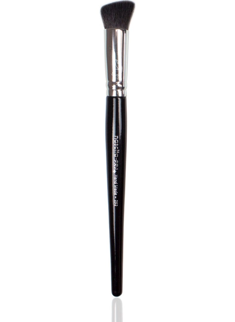 Nascita Pro Plus Curved Oval Concealer Brush  - Image 1