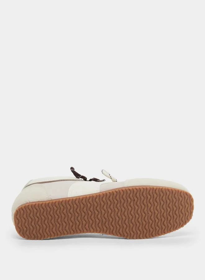 Styli Styli Classic Dual Tone Lace-Up Sneakers