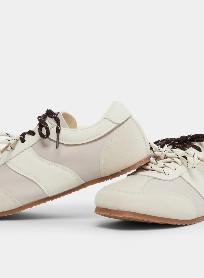 Styli Styli Classic Dual Tone Lace-Up Sneakers