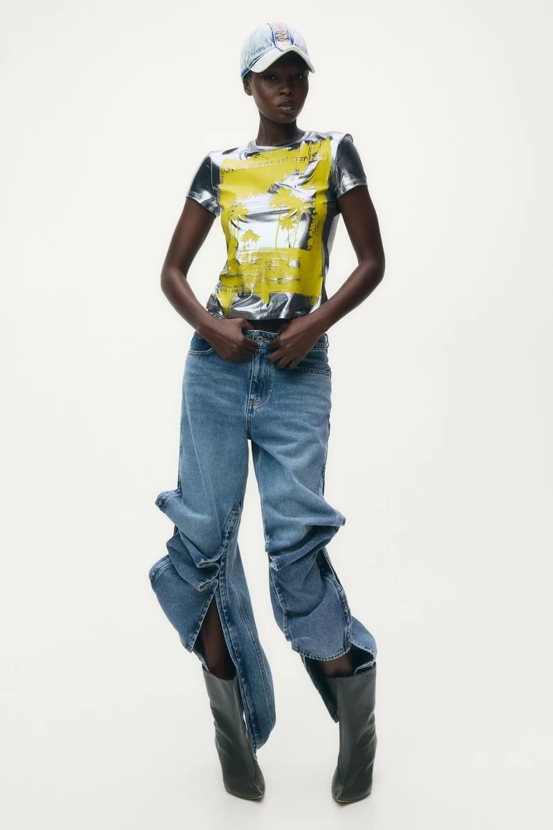 اتش اند ام قميص مطبوع بمظهر معدني