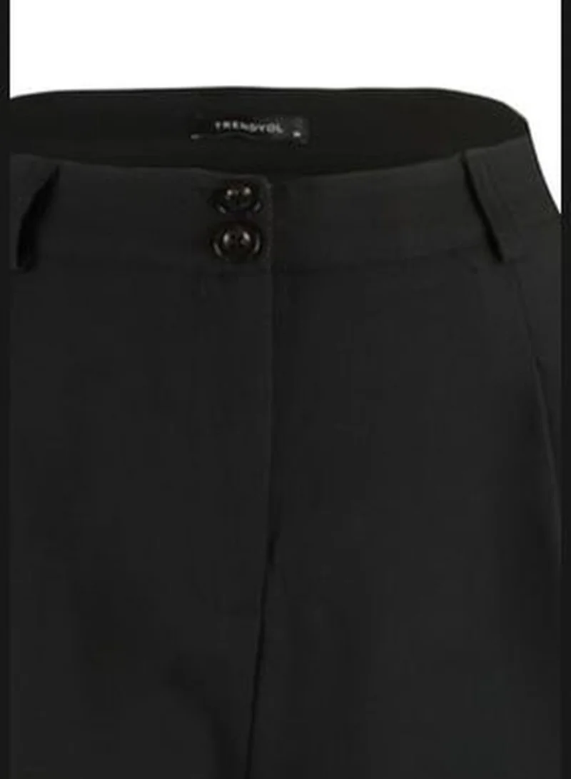 trendyol Black Regular Fit Woven Shorts TWOSS21SR0478.
