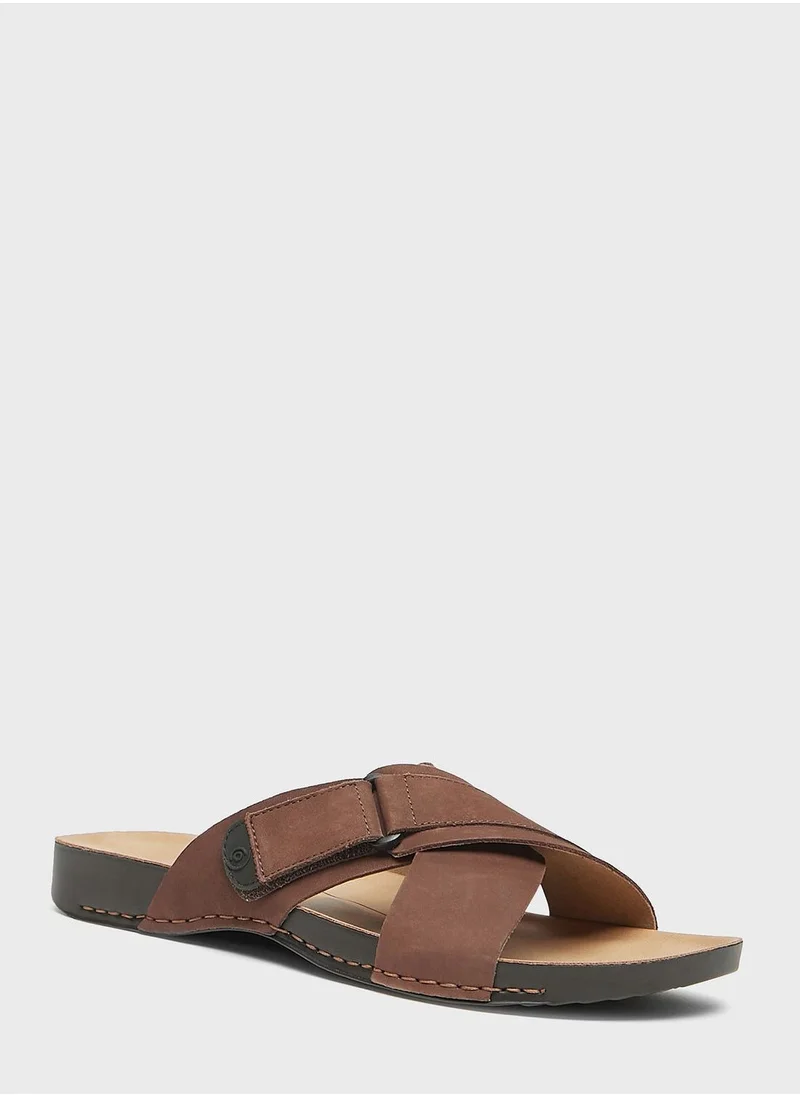 لو كونفورت Casual Cross Strap Sandals