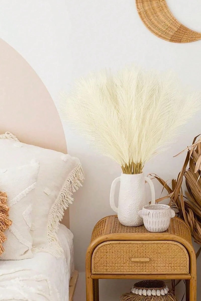 Artificial Dried Plant Decor – Soft Pampas Grass in Beige – Set of 20 Pieces Elegant and soft artificial pampas grass in a beautiful beige color. This set of 20 stems adds a luxurious and delicate decorative touch to any space. Perfect for use as a stylish accessory in home décor, flower vases, photo shoots, and special occasions. - Image 3