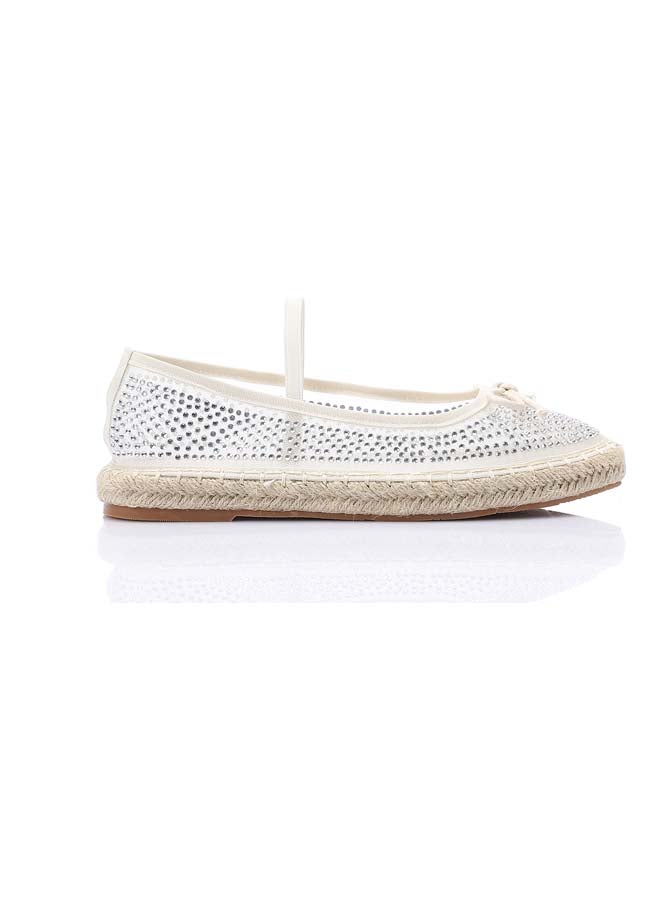 Prominent Pattern Flat Shoes - Light Beige
