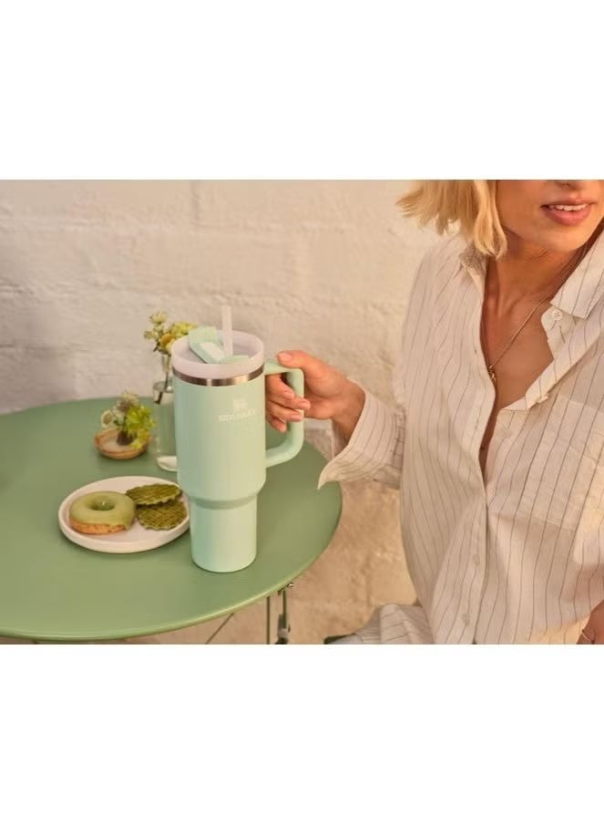 ستانلي كوب ستانلي كوينشر H2.0 فلو ستيت المصنوع من الفولاذ المقاوم للصدأ والمُعزل بالفراغ مع غطاء وقشة للمياه أو الشاي المثلج أو القهوة (جلاسير 40 أونصة) - Image 3