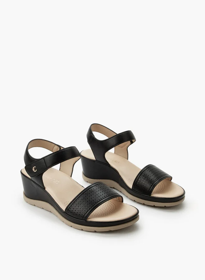 لو كونفورت صنادل بكعب إسفين للنساء