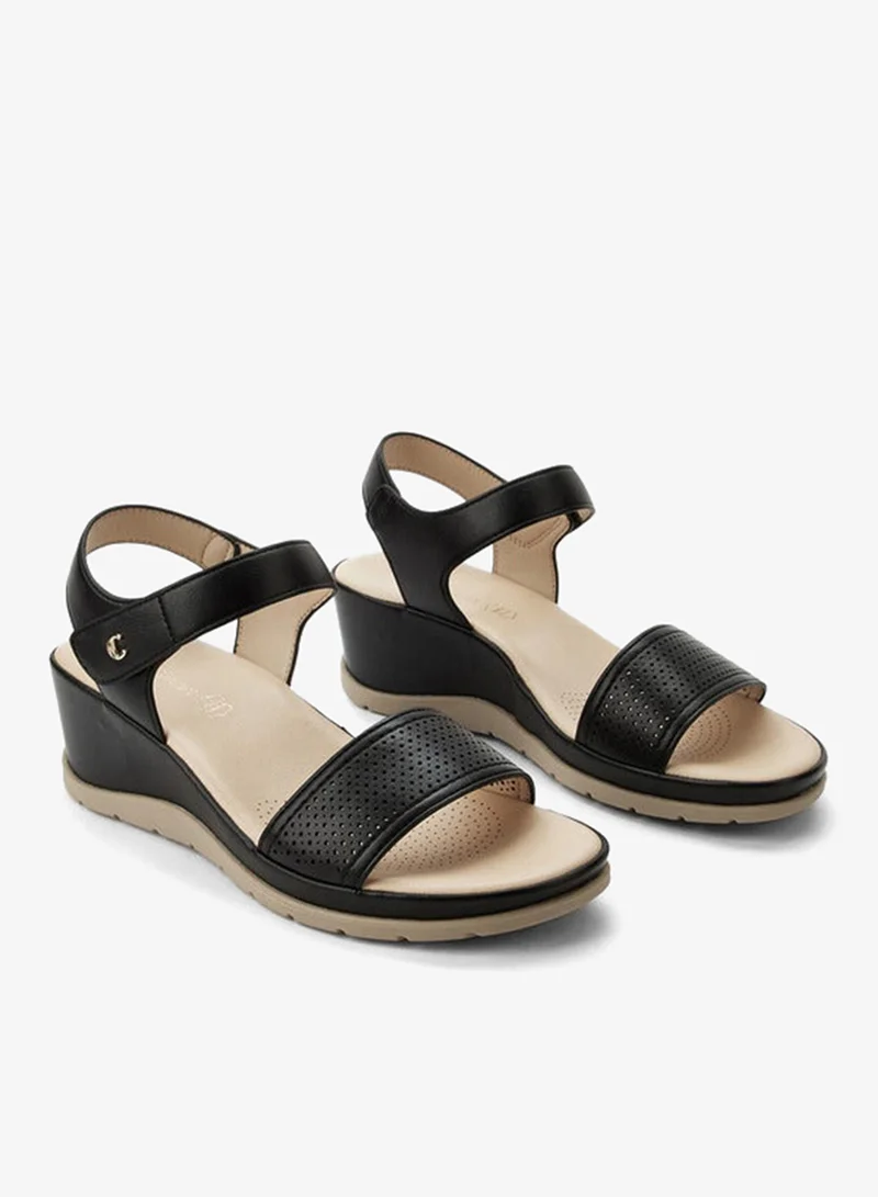 لو كونفورت صنادل بكعب إسفين للنساء