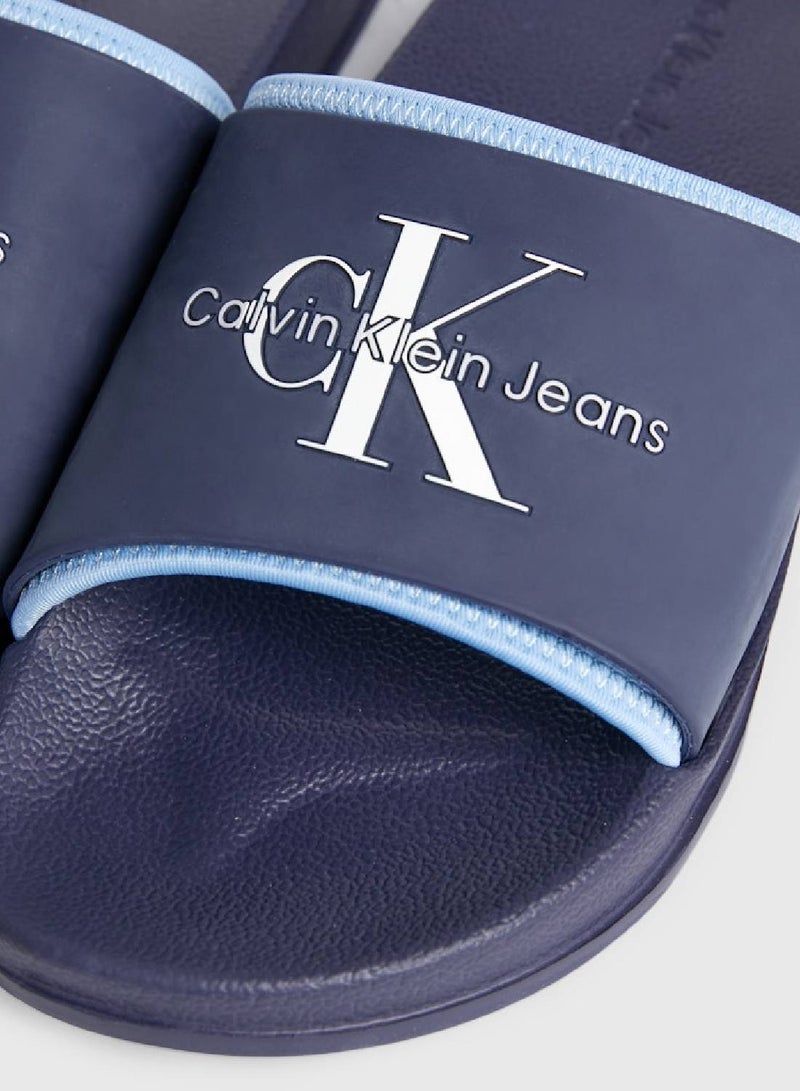 كالفن كلاين جينز شبشب بجزء علوي من بولي يوريثين حراري مزين بشعار العلامة للرجال، أزرق - Image 4