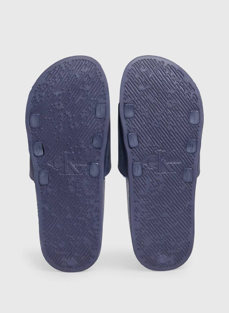 كالفن كلاين جينز شبشب بجزء علوي من بولي يوريثين حراري مزين بشعار العلامة للرجال، أزرق - Image 3