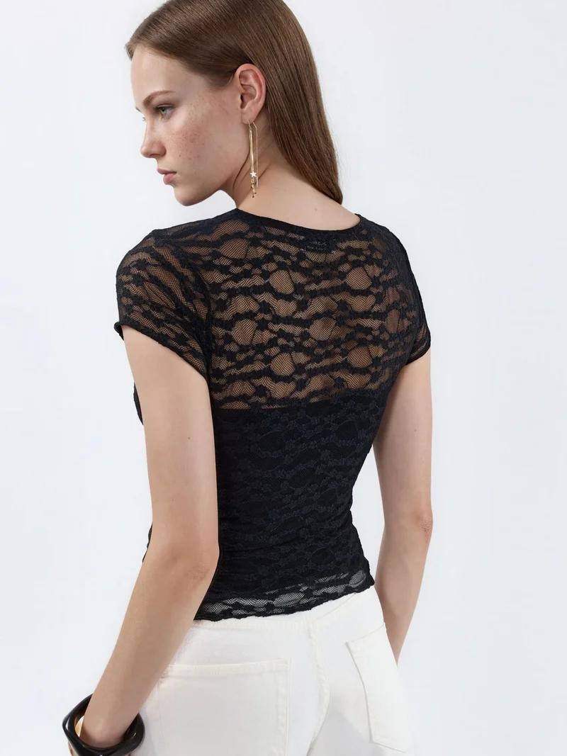 بوسيم BUSEM Slim Fit Lace Knit Blouse