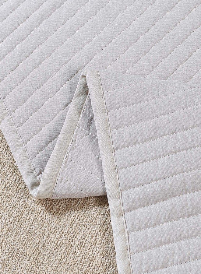 Brilliant Sunshine منظم مسند ذراع أريكة فاخر بلون بيج فاتح من بريليانت صن شاين، مزود بخمسة جيوب، وحامل كرسي استرخاء، وبطانة مبطنة بقنوات نصف بوصة، وحامل قابل للغسل لأجهزة التحكم عن بعد، ومساحة تخزين للمجلات والأجهزة اللوحية، مقاس 35×13 بوصة، لون بيج فاتح. - Image 4