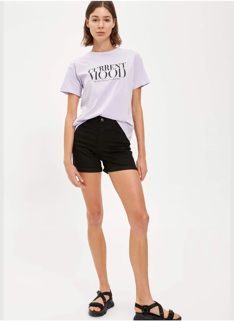 ديفاكتو Woman Short Sleeve T-Shirt