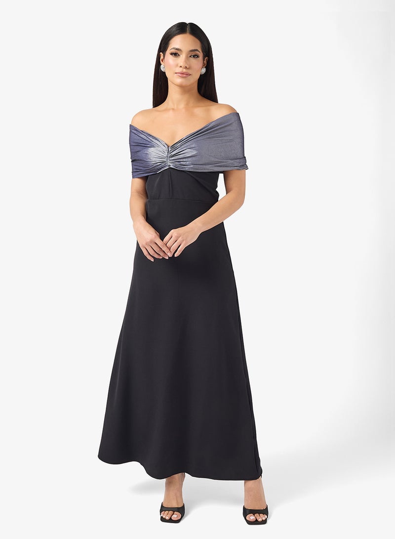 فستان مكشوف الكتفين