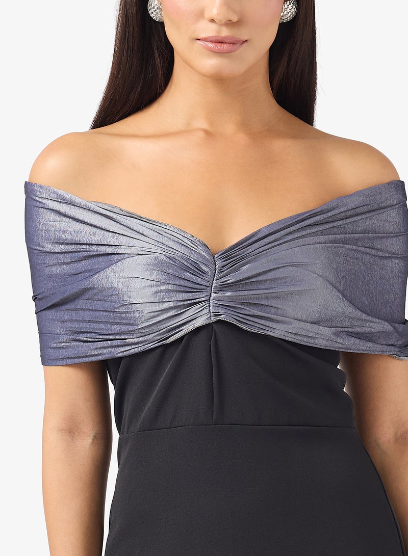 فستان مكشوف الكتفين