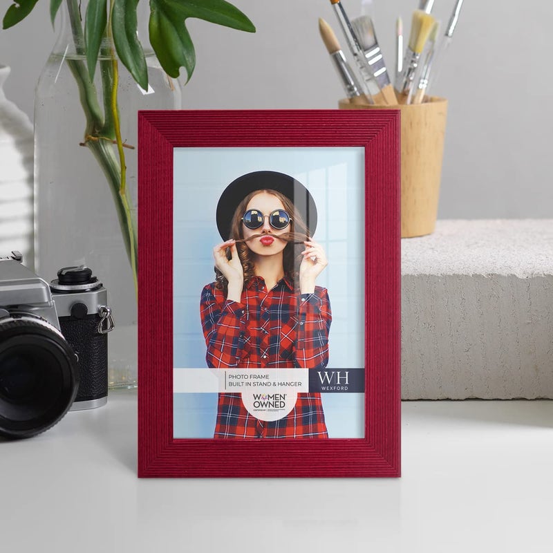 Renditions Gallery معرض عمليات التسليم 5 × 7 بوصة مجموعة إطار صورة من طرازان حديثان متطوران مصنوعان من الخشب الصلب والزجاج عالي الوضوح جاهز للجدار والطاولة صورة إطار أحمر - Image 2