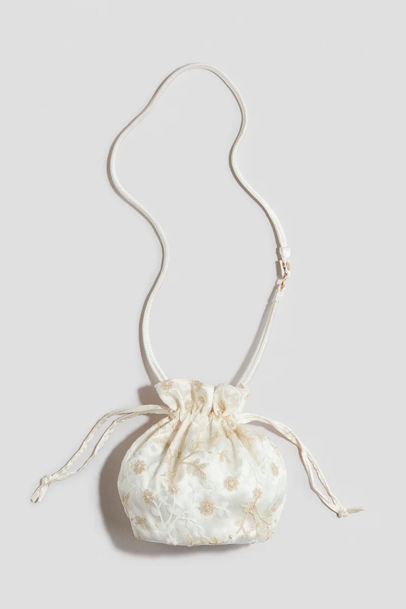 اتش اند ام حقيبة برباط مزينة بتطريز