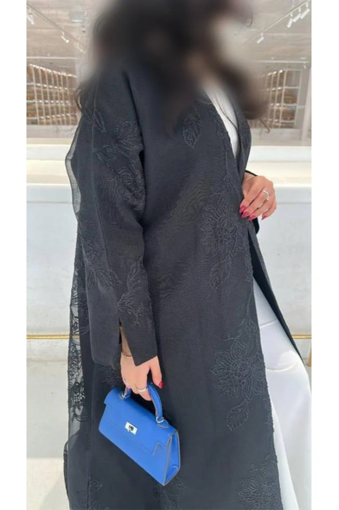 Crepe abaya : a luxurious feminine harmony that combines the softness of crepe with a touch of pink to give you a radiant presence with elegant details. - Image 1