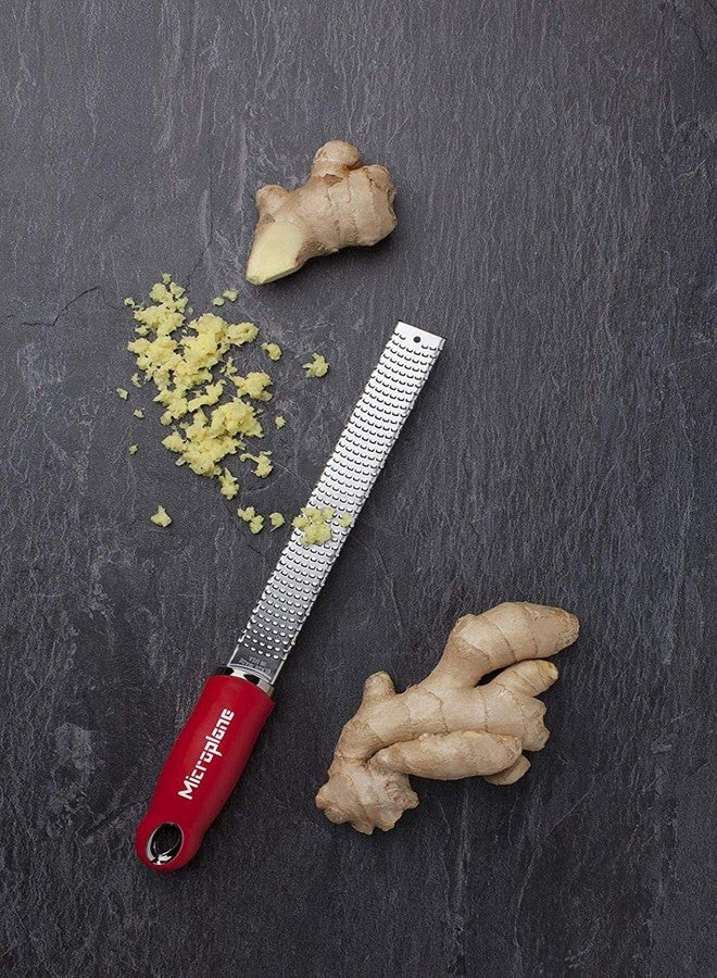 ميكروبلان مبشرة مايكروبلين الكلاسيكية الحمراء، مصنوعة من الفولاذ المقاوم للصدأ - لبشر قشر الحمضيات والجبن، آمنة للغسل في غسالة الأطباق، صنع في الولايات المتحدة الأمريكية، اسم الموديل: مايكروبلين - Image 2