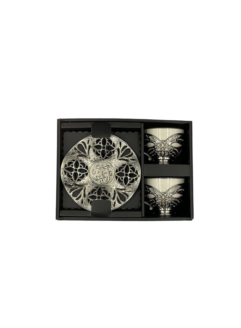 أكار طقم قهوة تركية فاخر من فنجانين مع حوامل وصحون بالتراث العثماني الأنيق باللون الفضي – صناعة تركية - Image 1