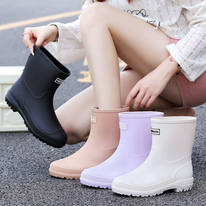 New 2023 Rain Boots Ladies Mid-Tube Rain Boots Edging Wear-Resistant Lightweight Wading Shoes Kitchen Rubber Shoes - Image 2
