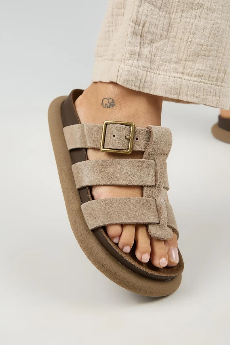 مانجيرو شباشب مانيجيرو (هيكس) النسائية من الجلد الطبيعي مع حزام بإبزيم من فرو المنك