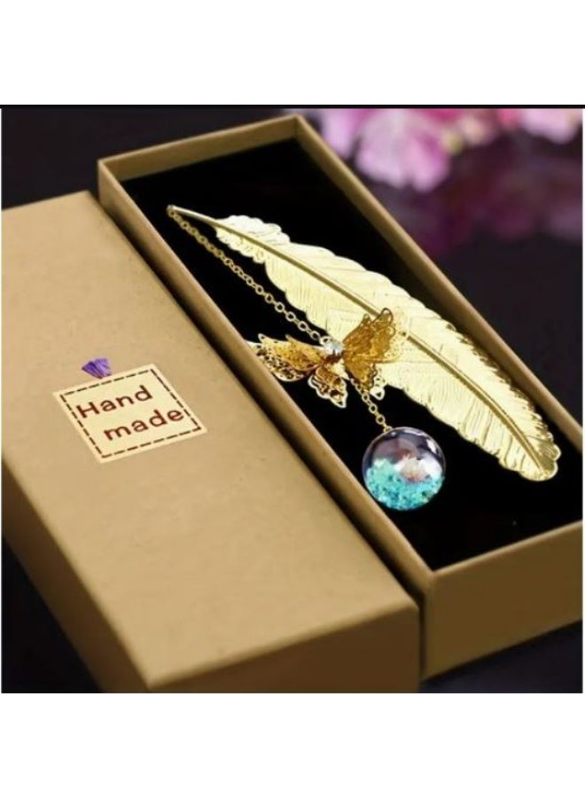 "هدية مثالية لعشاق القراءة والطبيعة: فاصل كتاب يعسوب وريشة مصنوع يدويًا "