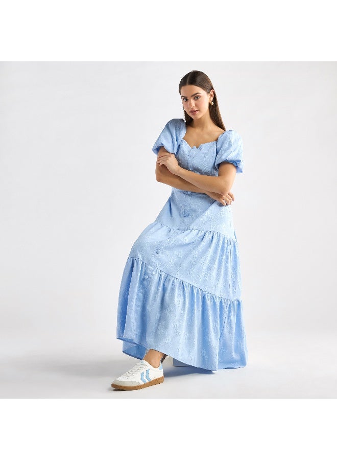 سبلاش فيڤ فستان ماكسي متعدد الطبقات بتصميم زهري وياقة مربعة وأكمام قصيرة منفوخة - Image 4