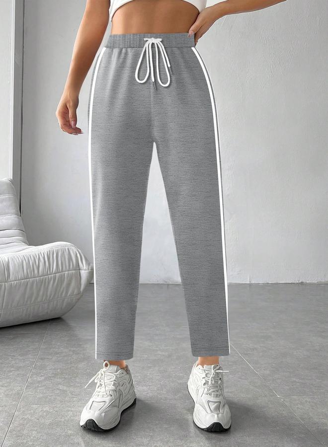تايك تو بنطال رياضي رمادي بخطوط جانبية - Image 5
